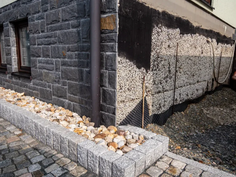 Bild von Wärmedämmungsarbeiten durch Hanse Dachbau. Effiziente Isolierung für Energieeffizienz und Komfort in Lüneburg.